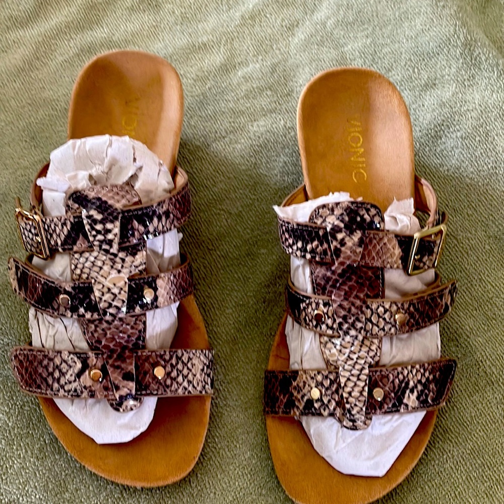 Vionic adjustable sandal. Two front straps are velcro for width adjustment.